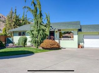 1324 Seneca St, Wenatchee, WA 98801