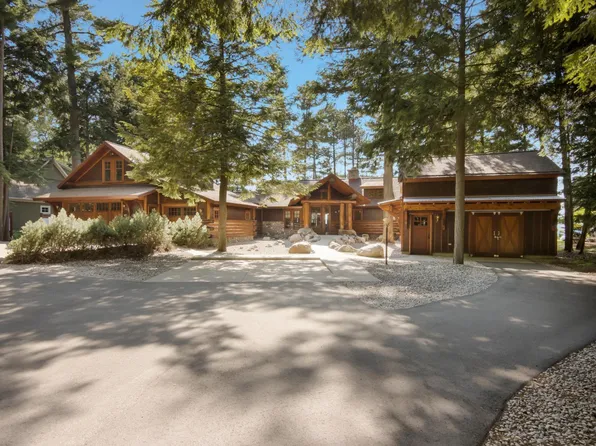 8739 Skegemog Point Rd, Williamsburg, MI 49690