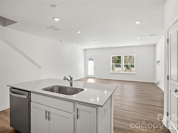 5th image of 14040 Steller St