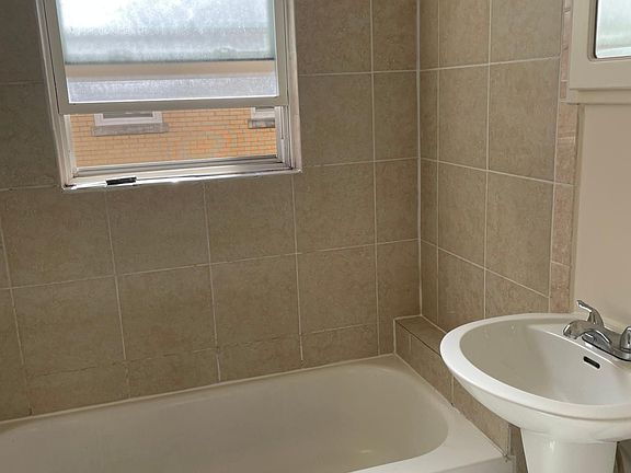 2nd image of 2629 W Farragut Ave #2S
