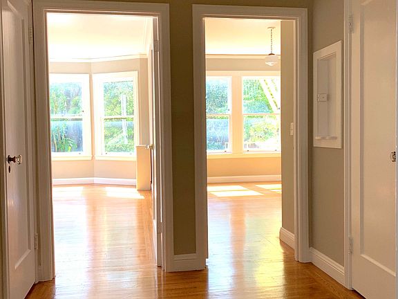 4th image of 1865 Oak St #4