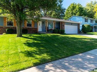 1402 W Kingsway Dr, Peoria, IL 61614