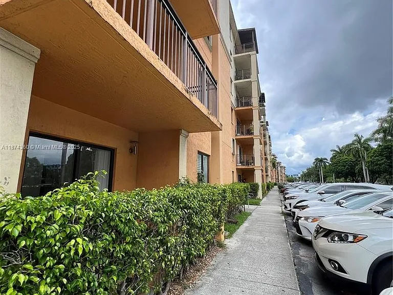 9300 Fontainebleau Blvd #E101 — Photo 6