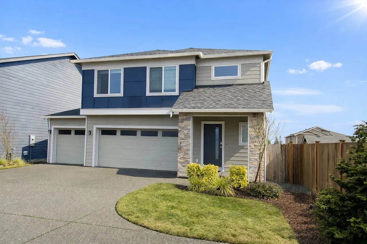 3 bed, 2.5 bath, 2013 sqft, $3,445 — Photo 1