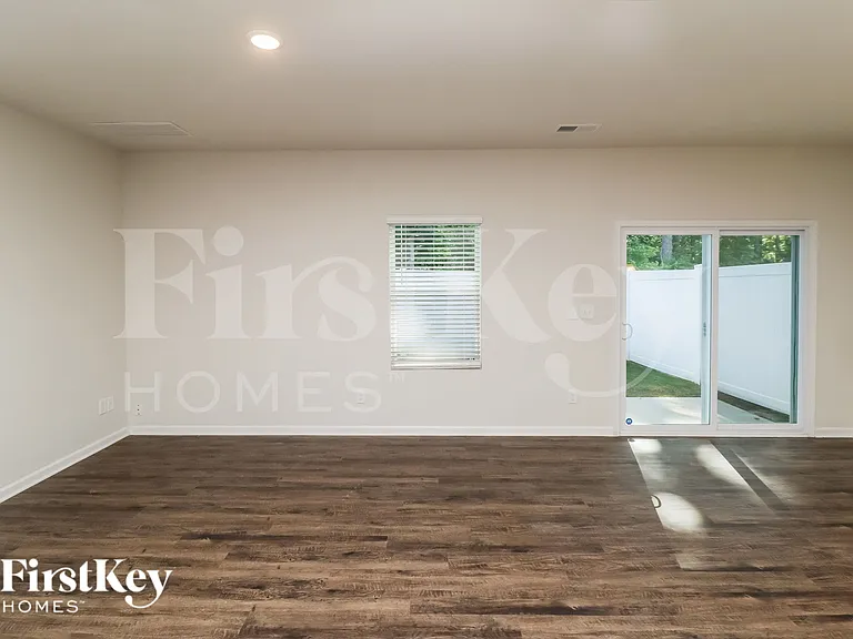 2046 Cypress Village Dr NW — Photo 2