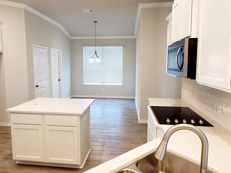 705 Lister Dr — Photo 6