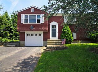 16 Wilkey Ave, Portsmouth, RI 02871