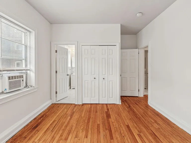 10 Montgomery — Photo 145