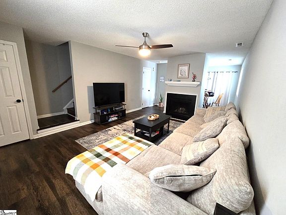 2nd image of 2 Allenwood Ln