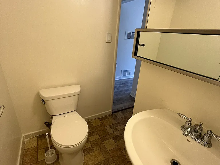 14612 Wyandotte St #9 — Photo 20