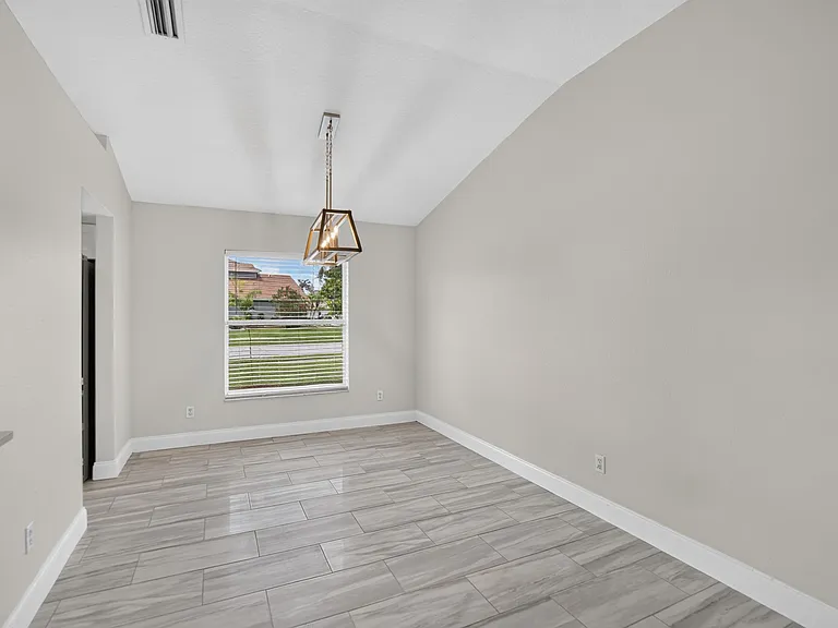 1434 Hatcher Loop Dr — Photo 17
