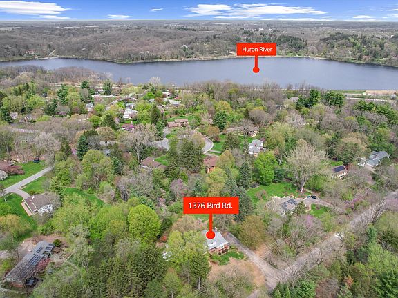 2nd image of 1376 Bird Rd