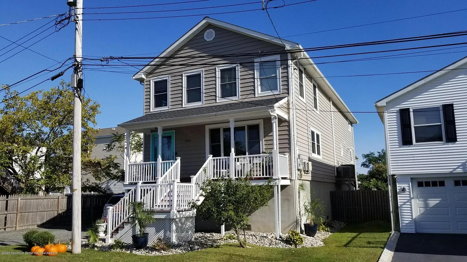 202 Henry St photo 1