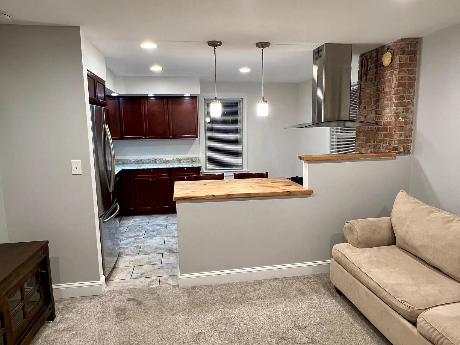 3 bed, 850 sqft, $1,875 — Photo 3