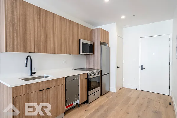 Rented by EXR | media 5