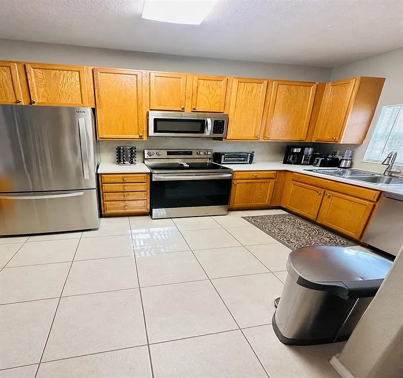 3 bed, 3.5 bath, 1700 sqft, $2,150 — Photo 4