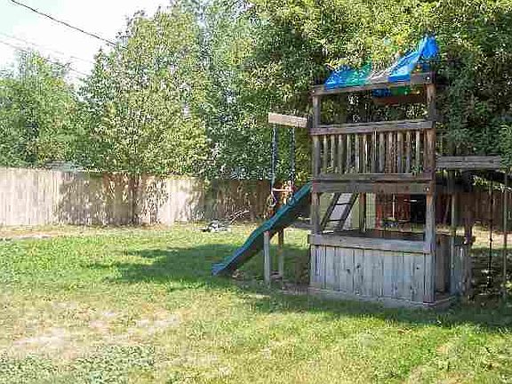 2nd image of 512 Almond St