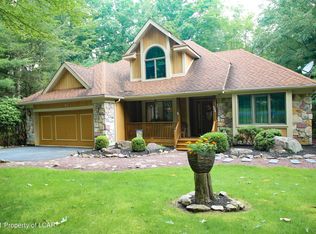 53 Wolf Hollow Rd, Lake Harmony, PA 18624