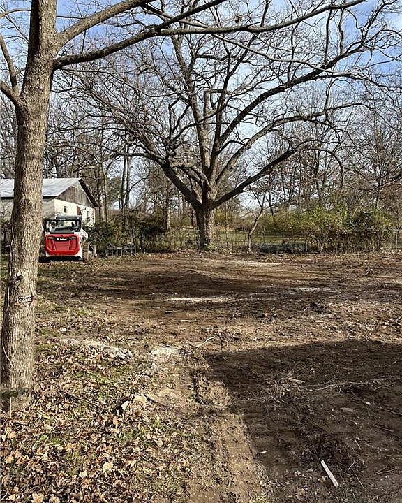 2nd image of 407 Jackson Pl
