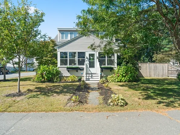 12 Munroe St, Haverhill, MA 01830