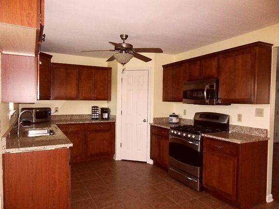 3rd image of 107 McCullough Cir