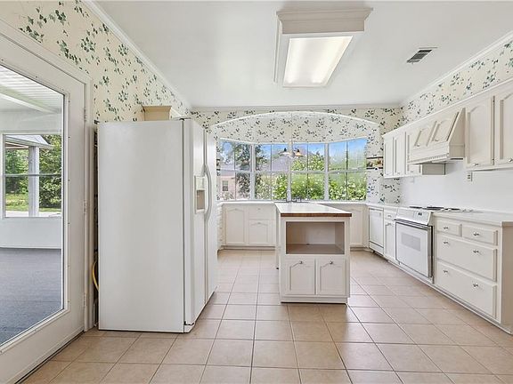 5th image of 45260 Tanglewood Dr