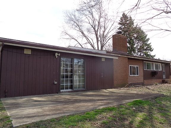 3rd image of 7426 N Linden Ln