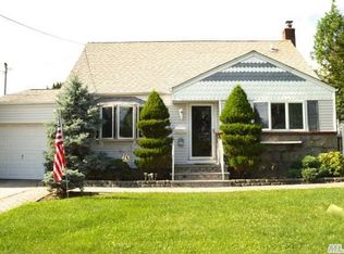 9 Edward St, Bethpage, NY 11714