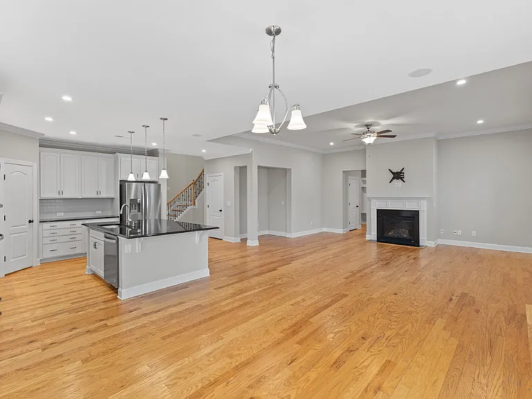 3828 Hickory Manor Dr — Photo 24