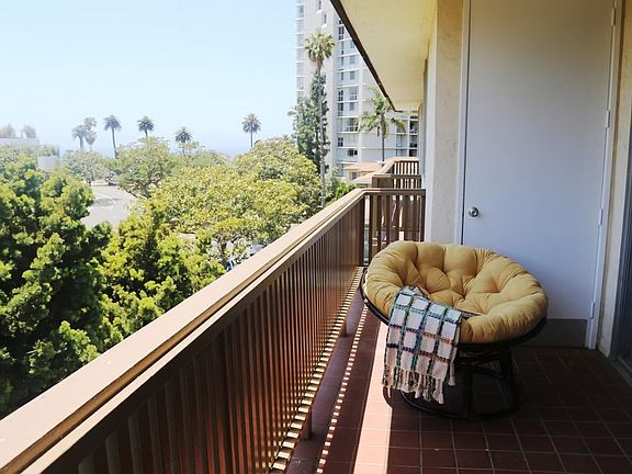 2nd image of 153 San Vicente Blvd APT 4A