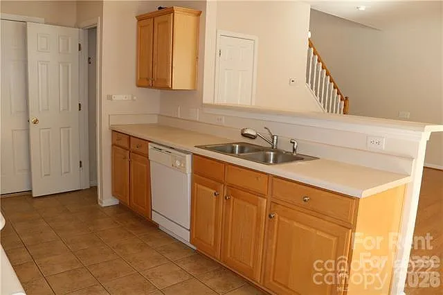 8115 Kincaid Ct — Photo 5