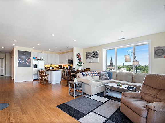 3rd image of 1444 N Orleans St APT 8I