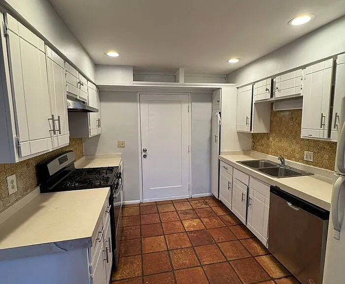 3208 E Almartin St #3220 — Photo 5