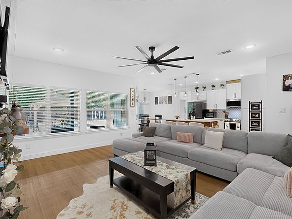 5th image of 215 1/2 Aldridge St