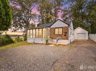 471 Beverly Dr, Keyport, NJ 07735