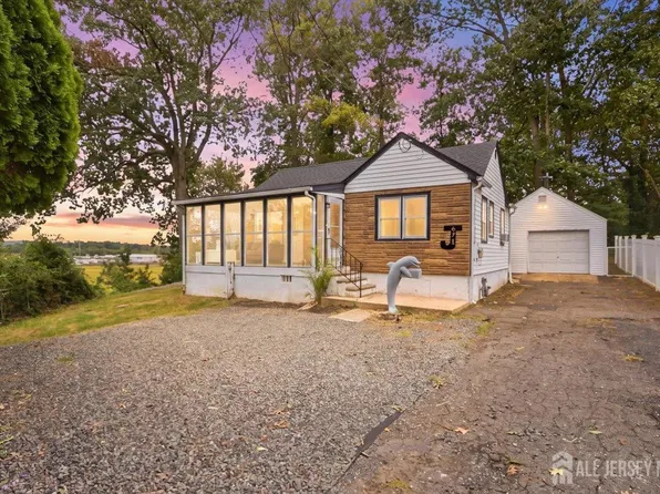 471 Beverly Dr, Keyport, NJ 07735