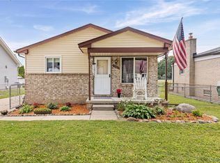 9085 Deering St, Livonia, MI