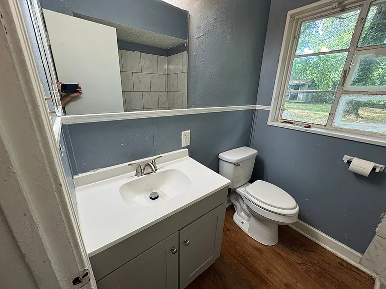 918 Stuart St — Photo 27