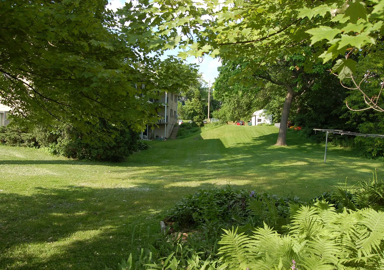 Riverside Manor — Photo 3