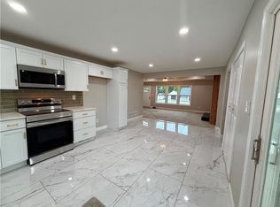 605 NE Douglas St, Lees Summit, MO 64063