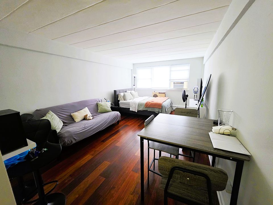 1st image of 6821 N Sheridan Rd #6