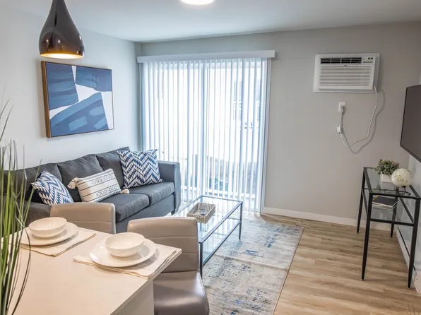 509 E White St, Champaign, IL