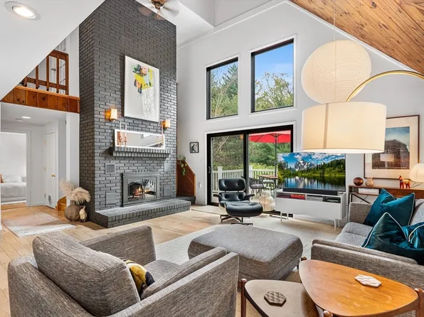 262 Old Center St, Middleboro, MA 02346