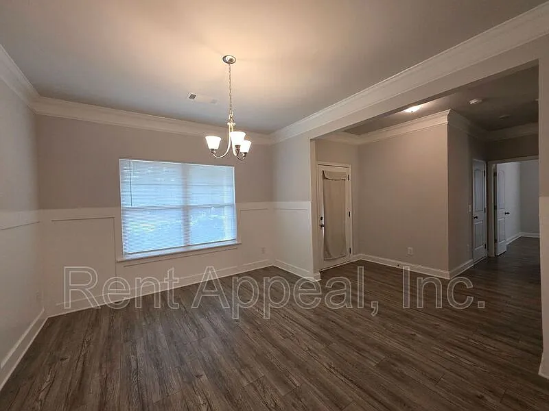 4 bed, 3.0 bath, 2321 sqft, $2,450 — Photo 4