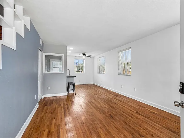 601 Swann Dr — Photo 4