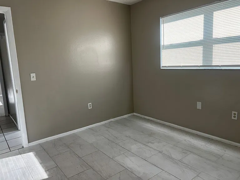 558 Briarwood Rd — Photo 15