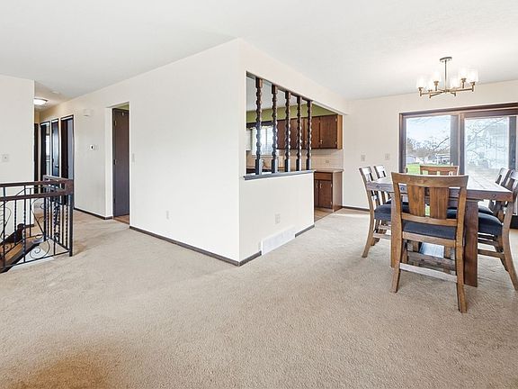 4th image of 3992 Hilltop Dr