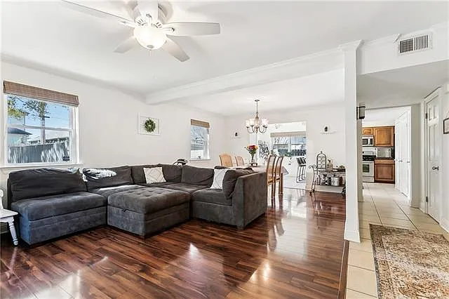 3 bed, 2.5 bath, 1450 sqft, $2,500 — Photo 3