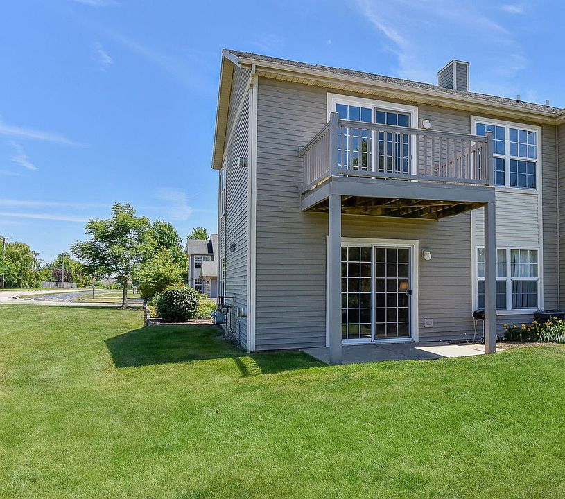 Your Upper Unit has a lovely deck for grilling, sunbathing, or just relaxing with a great book!