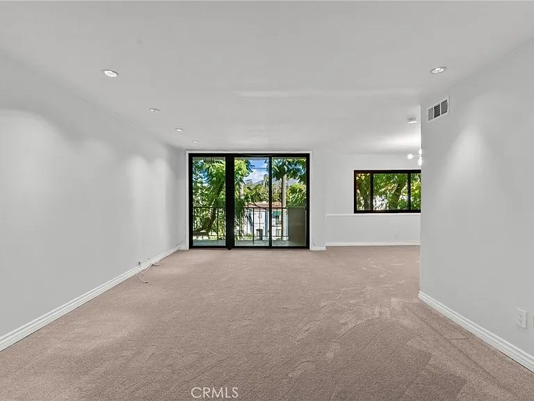 330 W State St #316 — Photo 1